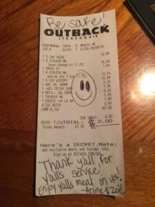 Four police officers grab a bite after a long shift – can’t believe what’s then written on their receipt