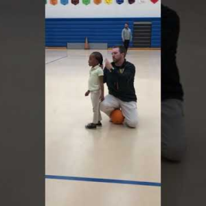 Coach’s Heartwarming Act at Children’s Basketball Game Goes Viral on the Internet